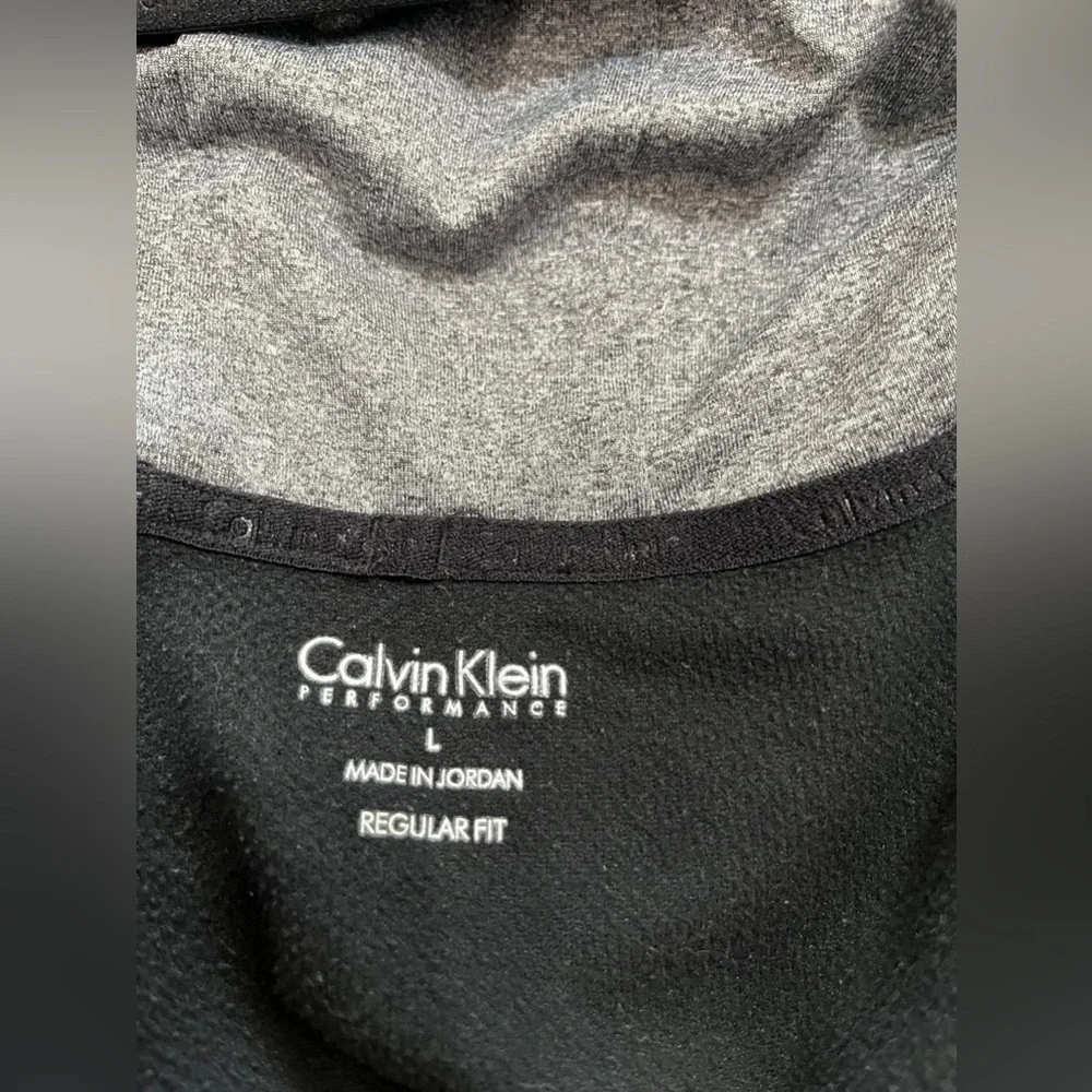 (T) Calvin Klein Black and white hoodie with mesh lining